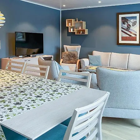 Ferienhaus 4 Bedroom Stunning In Tjrhom